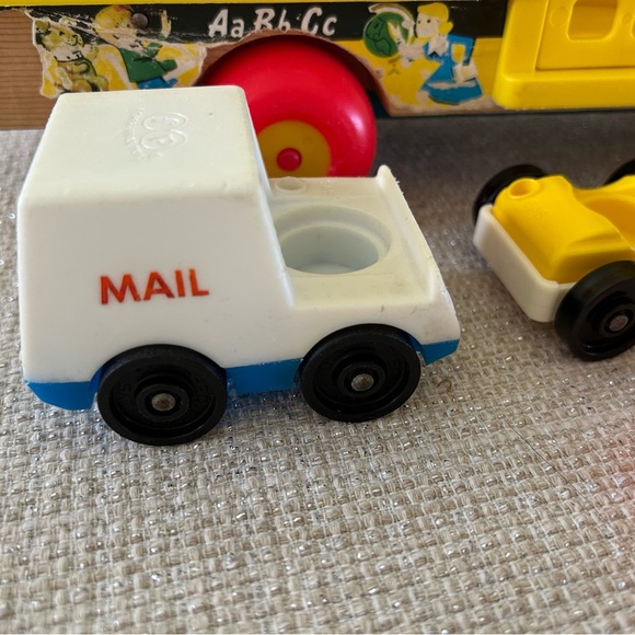 Vintage Fisher Price School bus and other pieces - Picture 3 of 10